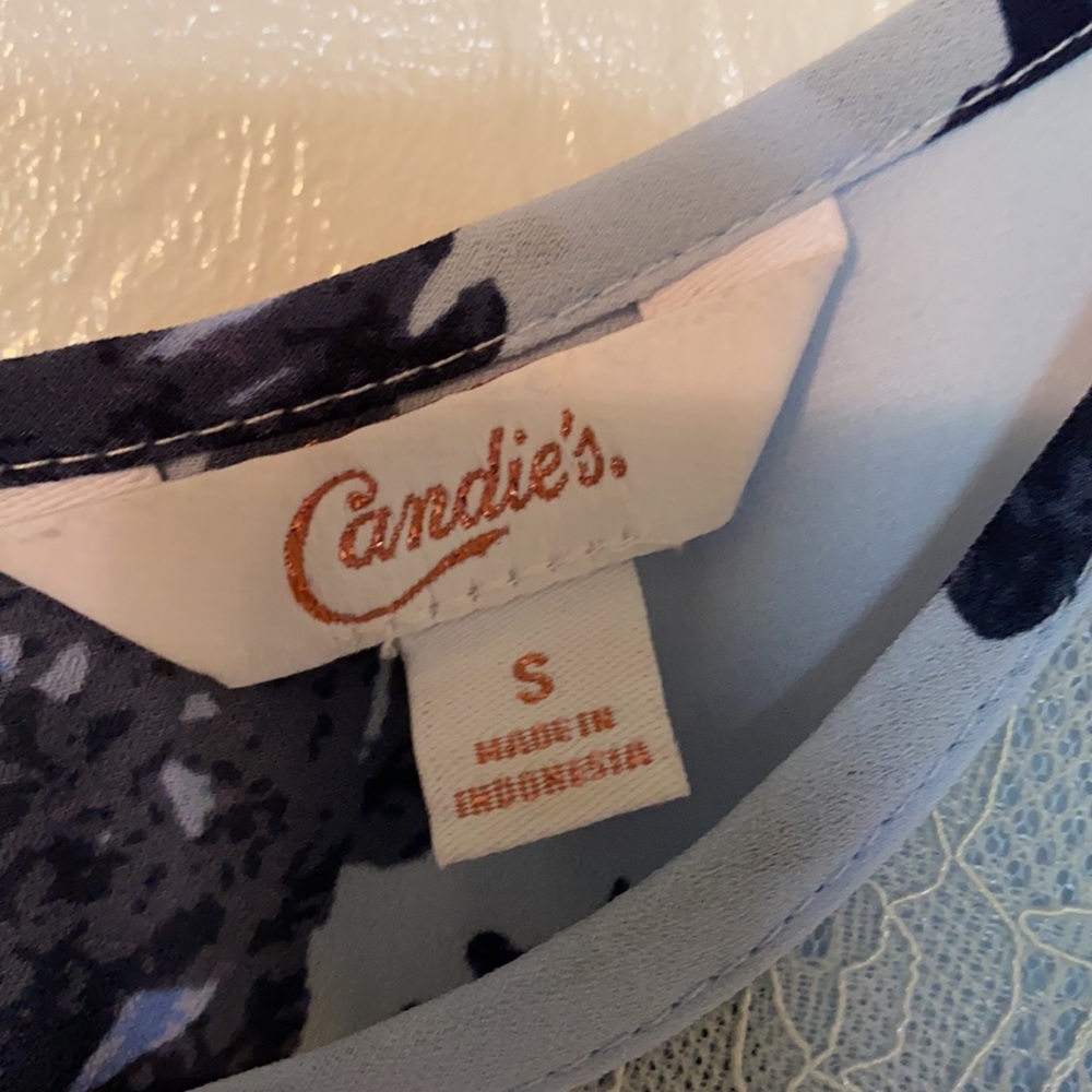 Blue floral cap sleeve blouse - Picture 3 of 6